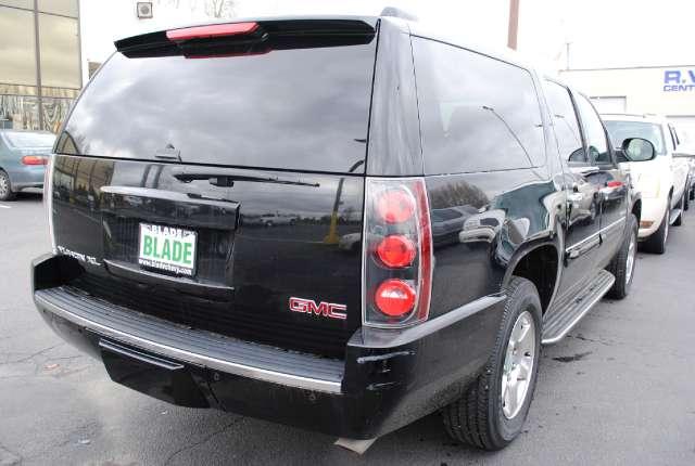 2007 GMC Yukon XL EX Sedan 4D