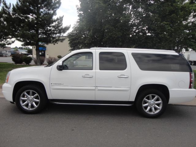 2008 GMC Yukon XL SXT Van