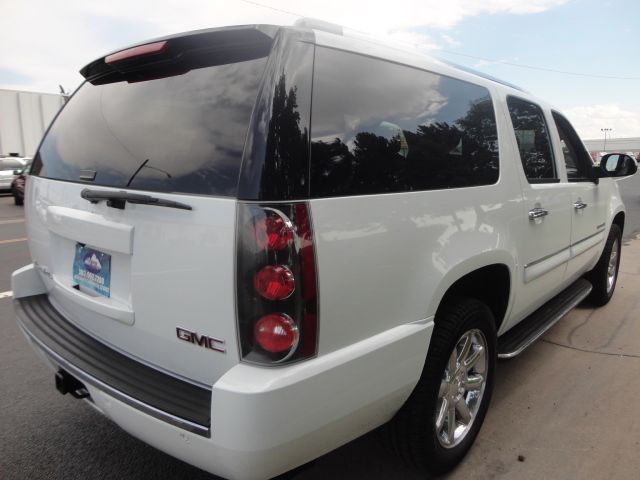 2008 GMC Yukon XL SXT Van