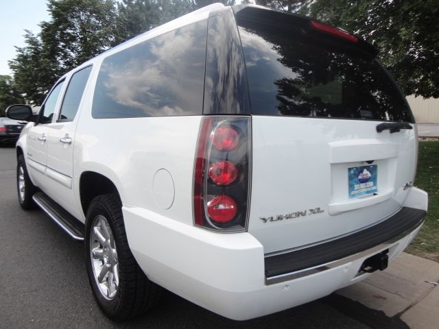 2008 GMC Yukon XL SXT Van