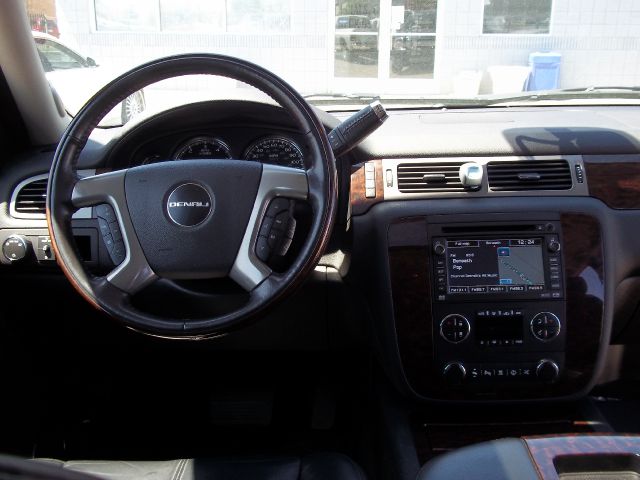 2008 GMC Yukon XL SXT Van