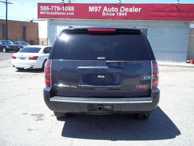 2008 GMC Yukon XL SXT Van