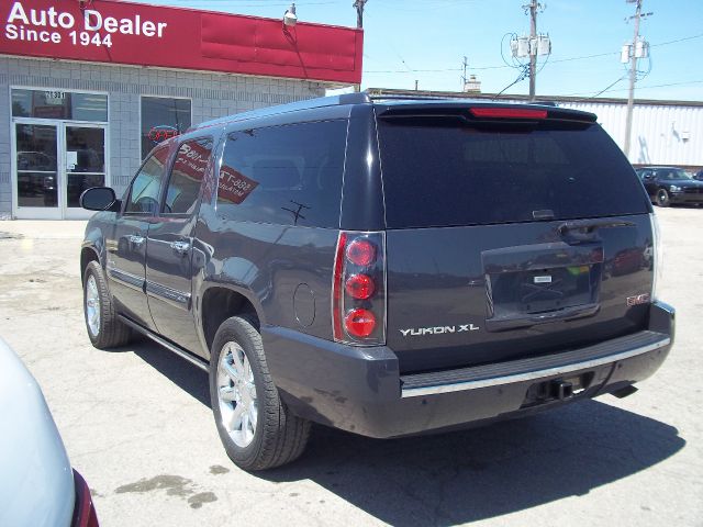 2008 GMC Yukon XL SXT Van