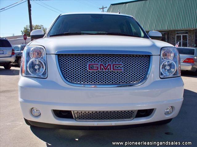 2008 GMC Yukon XL SXT Van