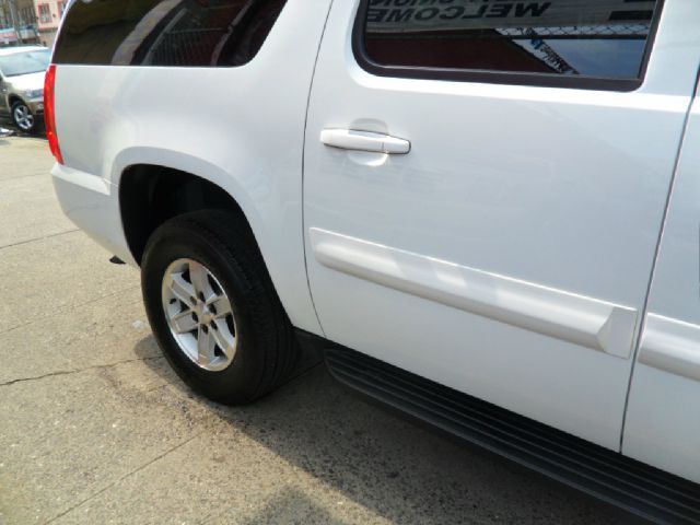 2008 GMC Yukon XL 2006 Mercury