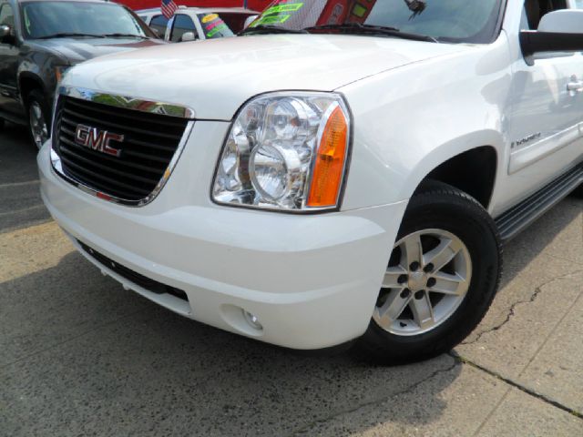 2008 GMC Yukon XL 2006 Mercury