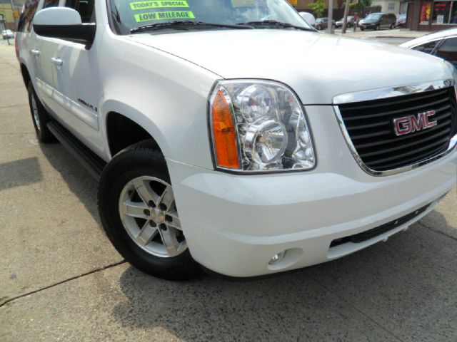 2008 GMC Yukon XL 2006 Mercury