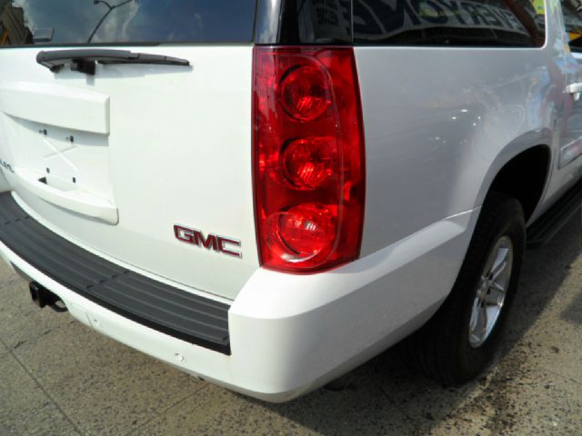 2008 GMC Yukon XL 2006 Mercury