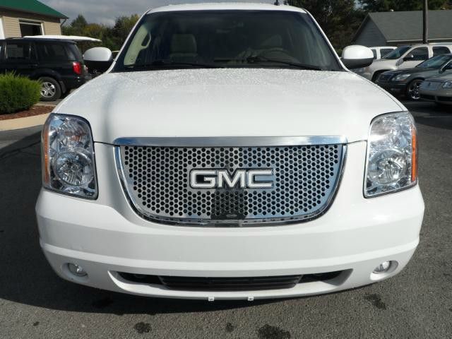 2009 GMC Yukon XL 2006 Mercury