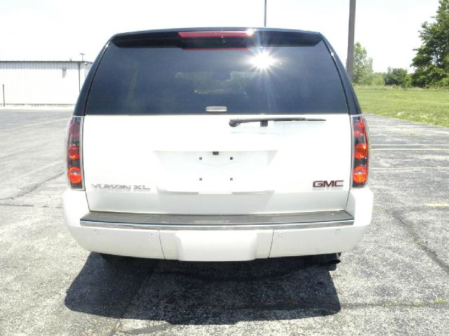 2009 GMC Yukon XL Crew Cab Short Box 2-wheel Drive SLE