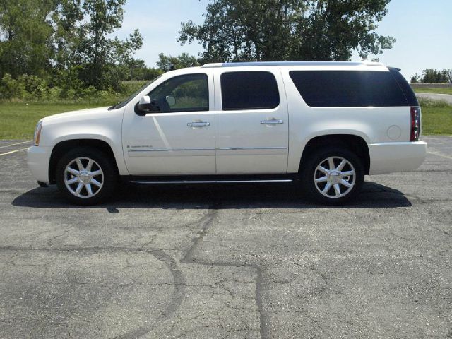 2009 GMC Yukon XL Crew Cab Short Box 2-wheel Drive SLE