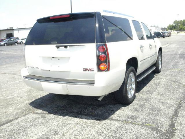 2009 GMC Yukon XL Crew Cab Short Box 2-wheel Drive SLE