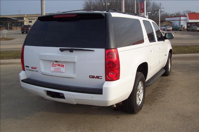 2010 GMC Yukon XL LX Wagon 4D