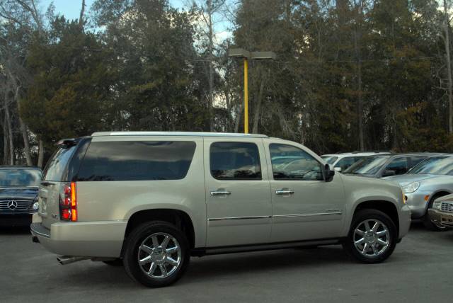 2010 GMC Yukon XL EX Sedan 4D