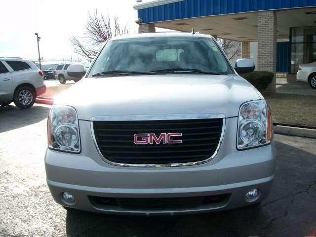 2010 GMC Yukon XL 3500 SLT Crew LB Dually DSL