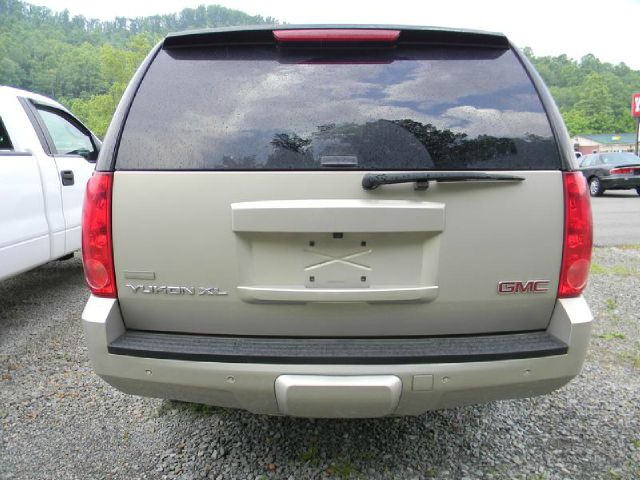 2010 GMC Yukon XL 2006 Mercury