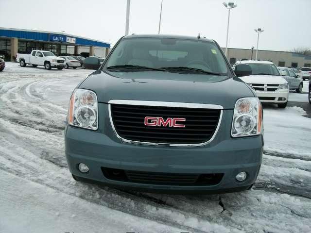 2010 GMC Yukon XL 3500 SLT Crew LB Dually DSL