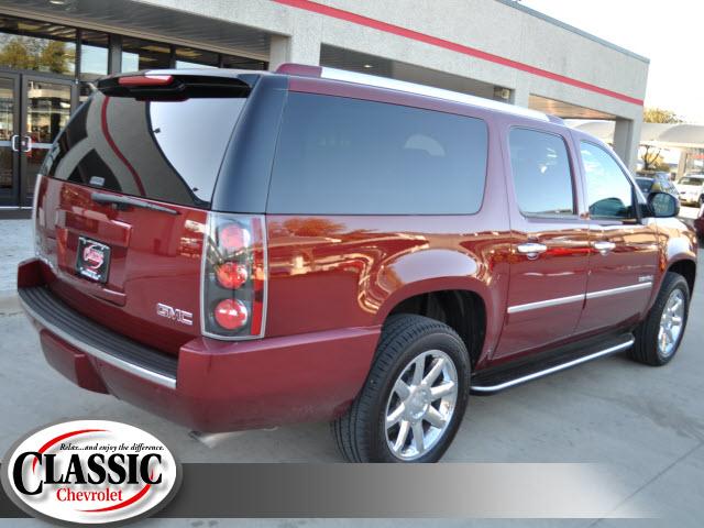 2010 GMC Yukon XL EX Sedan 4D