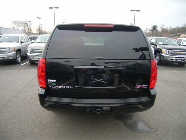 2011 GMC Yukon XL CREW CAB SLT