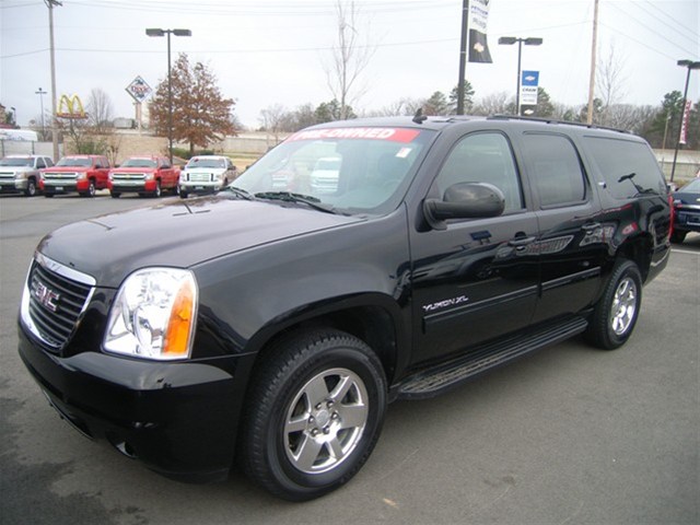 2011 GMC Yukon XL CREW CAB SLT