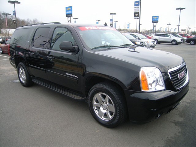 2011 GMC Yukon XL CREW CAB SLT