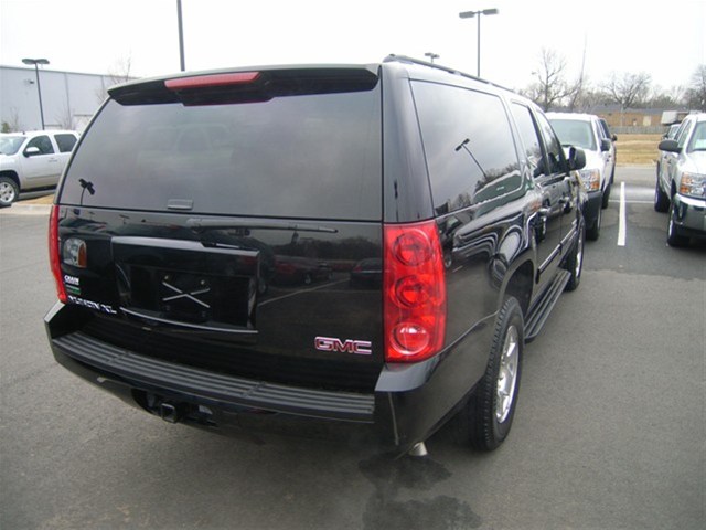 2011 GMC Yukon XL CREW CAB SLT