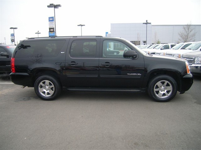 2011 GMC Yukon XL CREW CAB SLT