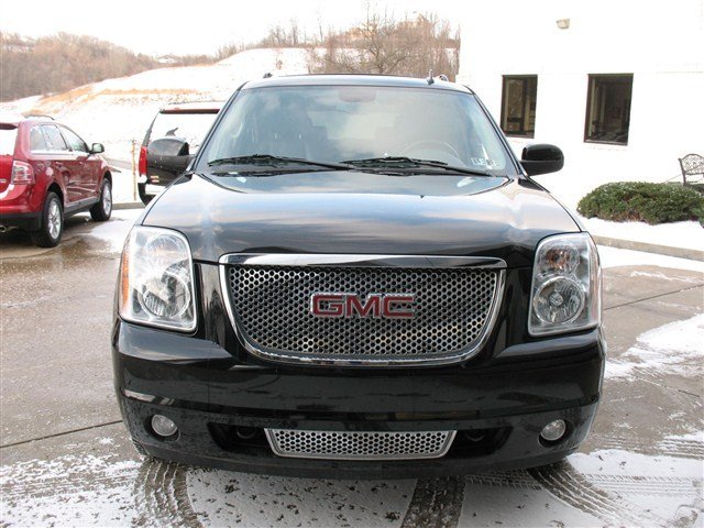 2011 GMC Yukon XL EX Sedan 4D