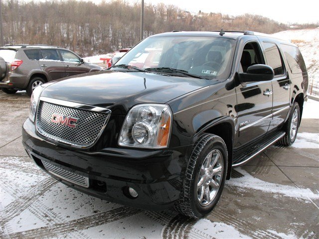 2011 GMC Yukon XL EX Sedan 4D