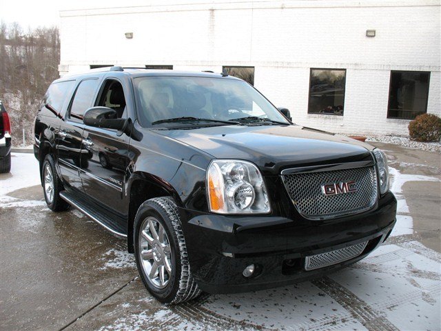 2011 GMC Yukon XL EX Sedan 4D