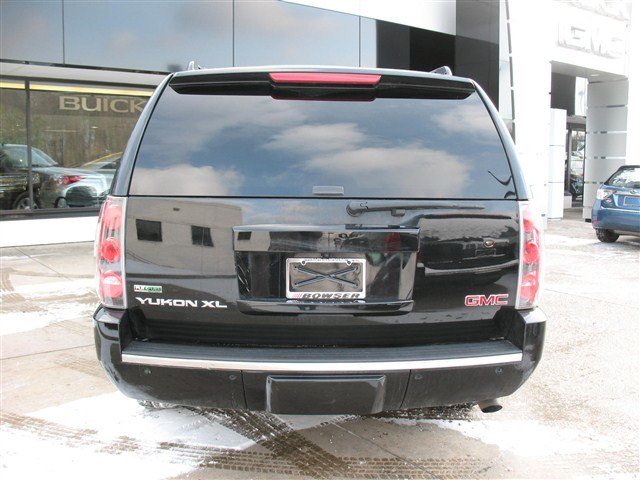 2011 GMC Yukon XL EX Sedan 4D