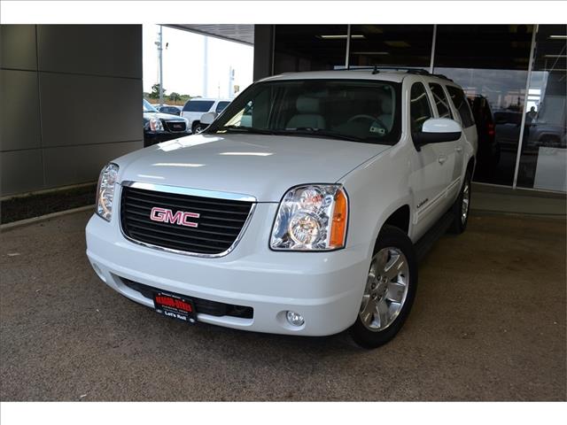 2011 GMC Yukon XL Pickup 4D 5 3/4 Ft W/navigation