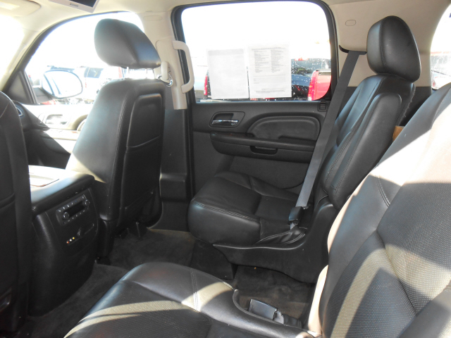 2011 GMC Yukon XL EX Sedan 4D