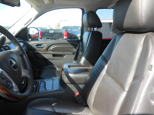 2011 GMC Yukon XL EX Sedan 4D