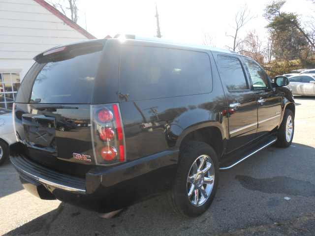 2011 GMC Yukon XL EX Sedan 4D