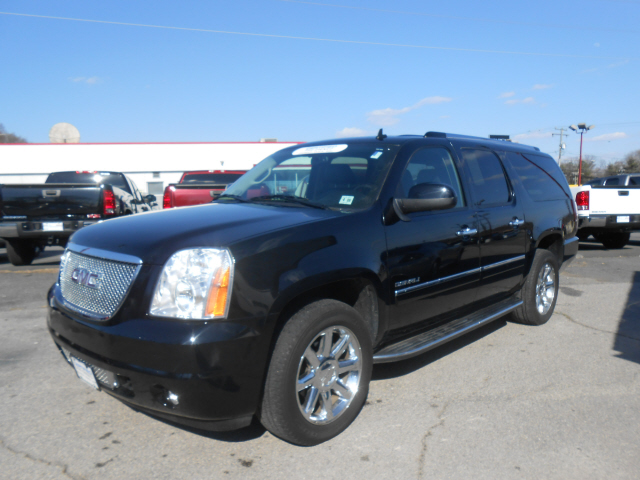 2011 GMC Yukon XL EX Sedan 4D