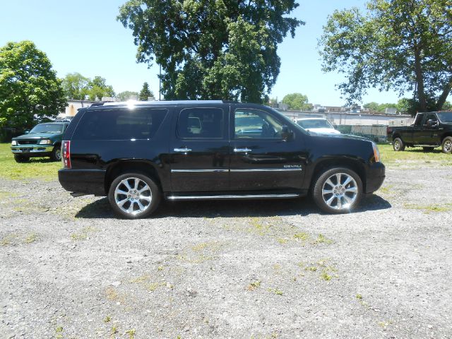 2011 GMC Yukon XL Crew Cab Short Box 2-wheel Drive SLE