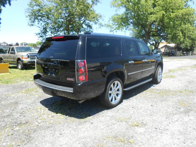 2011 GMC Yukon XL Crew Cab Short Box 2-wheel Drive SLE