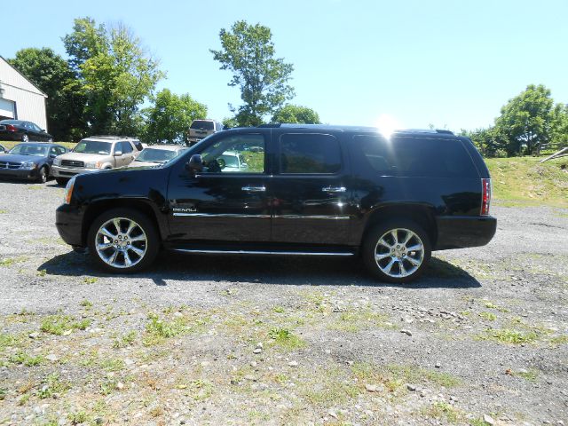 2011 GMC Yukon XL Crew Cab Short Box 2-wheel Drive SLE