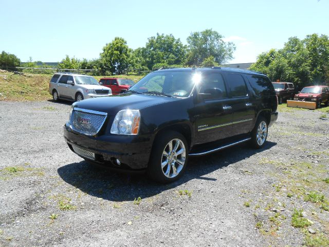 2011 GMC Yukon XL Crew Cab Short Box 2-wheel Drive SLE