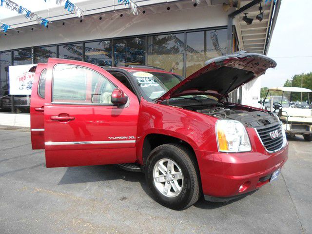 2011 GMC Yukon XL 2006 Mercury