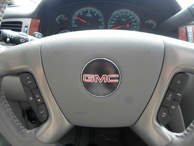 2011 GMC Yukon XL 2006 Mercury