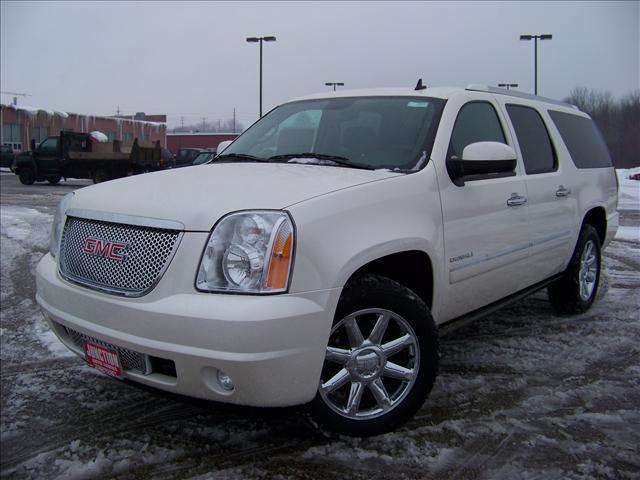 2011 GMC Yukon XL EX Sedan 4D