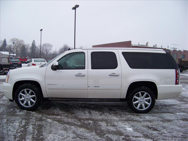 2011 GMC Yukon XL EX Sedan 4D