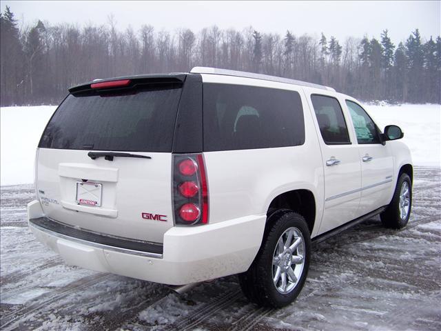 2011 GMC Yukon XL EX Sedan 4D