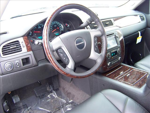 2011 GMC Yukon XL EX Sedan 4D