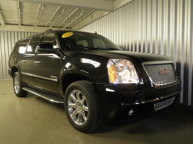 2011 GMC Yukon XL EX Sedan 4D