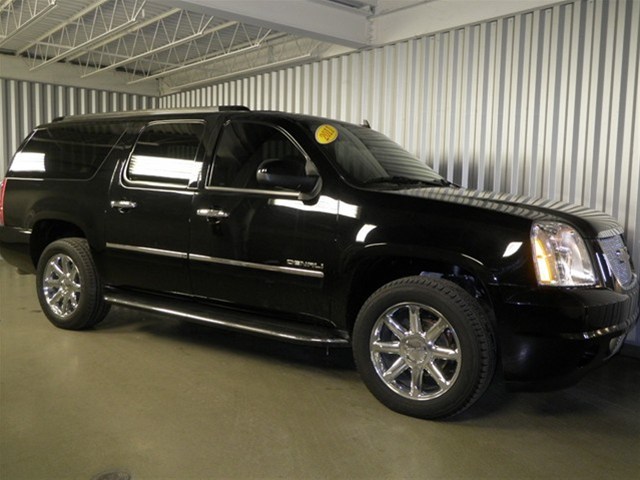 2011 GMC Yukon XL EX Sedan 4D