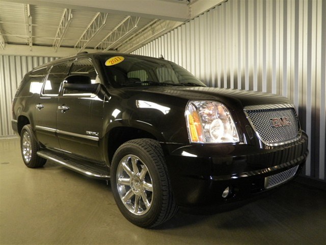 2011 GMC Yukon XL EX Sedan 4D