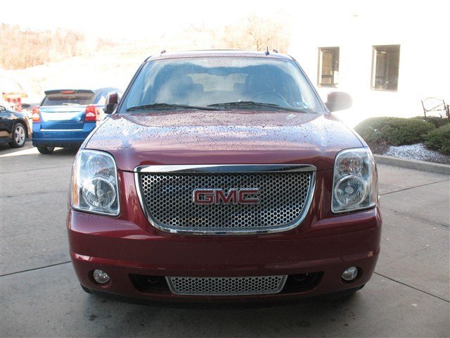 2011 GMC Yukon XL EX Sedan 4D